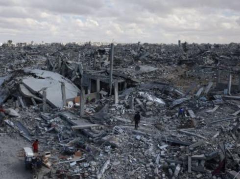 مصابون بغارة استهدفت مخيم الشاطئ والاحتلال يواصل عمليات النسف شرقي غزة