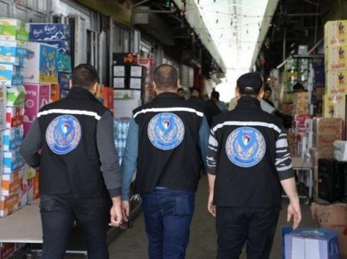 مباحث التموين بغزة تتلف 3 أطنان مواد غذائية مخالفة