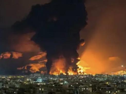 انفجارات قرب منطقة سيريك وجزيرة قشم جنوبي إيران