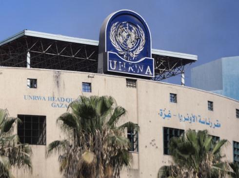 العالول يرفض تسريح موظفي "أونروا": لا يجوز تحميل الموظفين ثمن العجز المالي
