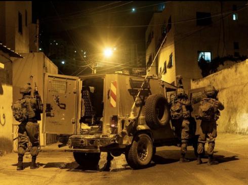 الاحتلال يداهم منازل في عرابة وتفوح ويدفع بتعزيزات عسكرية إلى الخليل