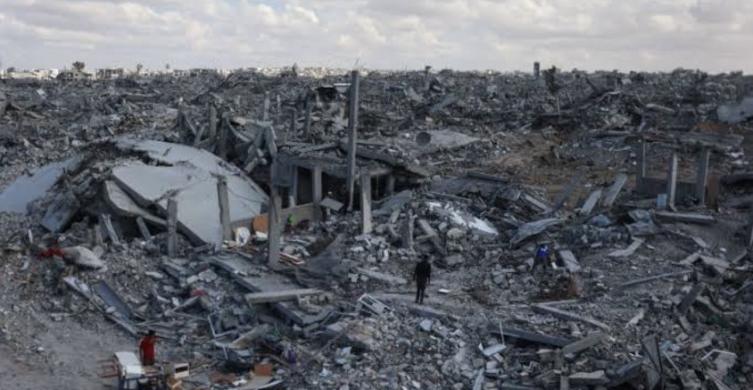 مصابون بغارة استهدفت مخيم الشاطئ والاحتلال يواصل عمليات النسف شرقي غزة