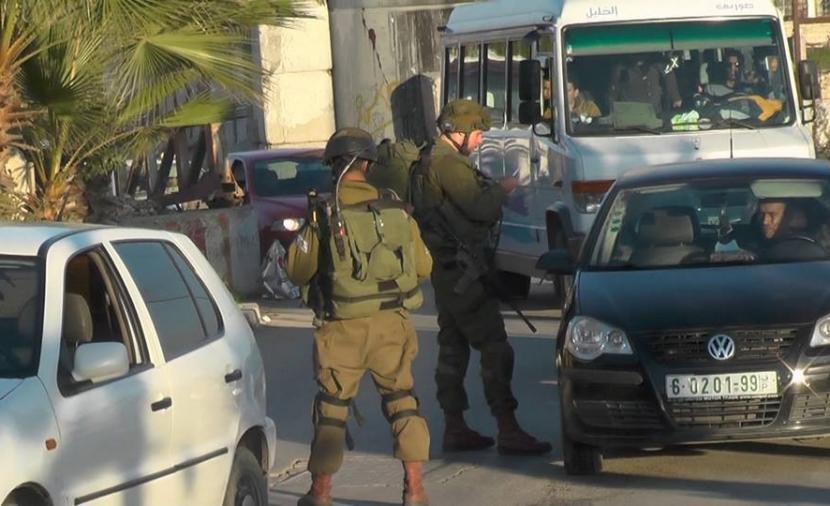 جيش الاحتلال يقيم حاجزًا عسكريًا غرب بيت لحم