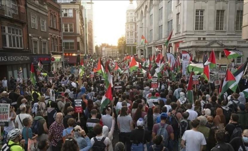 رئيس وزراء بريطانيا يلوح بالتشديد على المسيرات المؤيدة لفلسطين