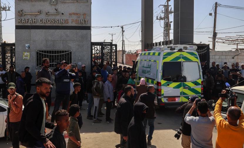 سفر دفعة من المرضى ومرافقيهم عبر معبر رفح