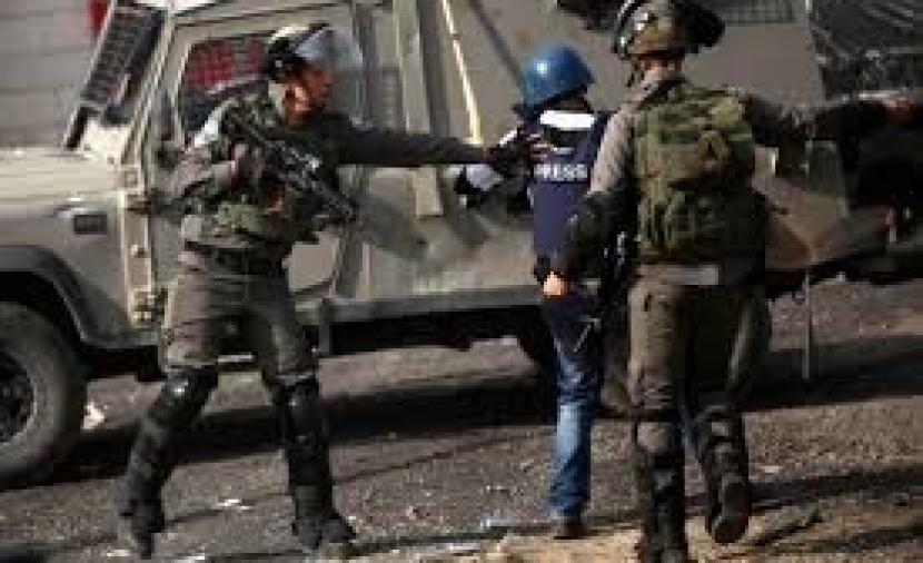 "منتدى الإعلاميين": اعتقال 49 صحفياً منذ أكتوبر 2023 جريمة مستمرة لإسكات صوت الحقيقة