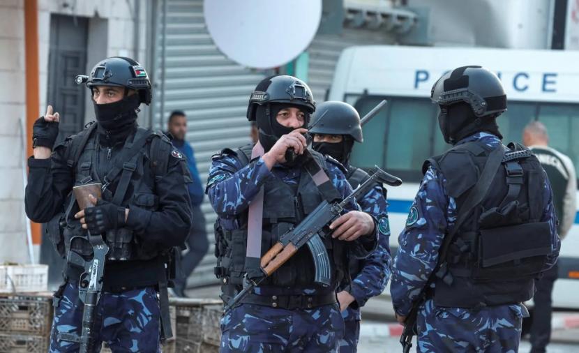 لجنة: 70 معتقلًا بسجون السلطة رغم صدور قرارات بالإفراج عنهم