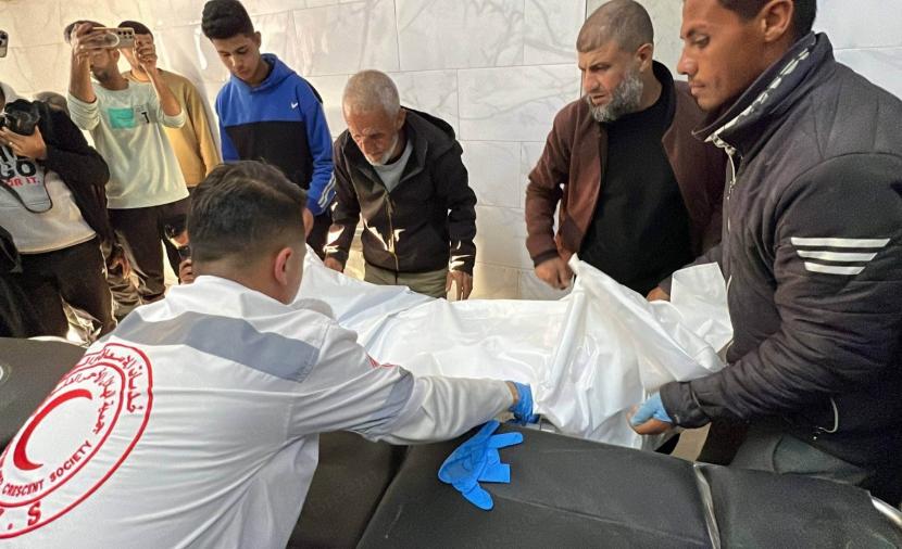 الاحتلال يواصل خروقاته.. شهيدان بقصف قرب مستشفى اليمن السعيد في جباليا