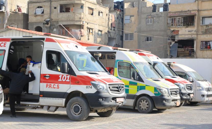 مغادرة 47 مريضًا مع مرافقيهم عبر معبر رفح