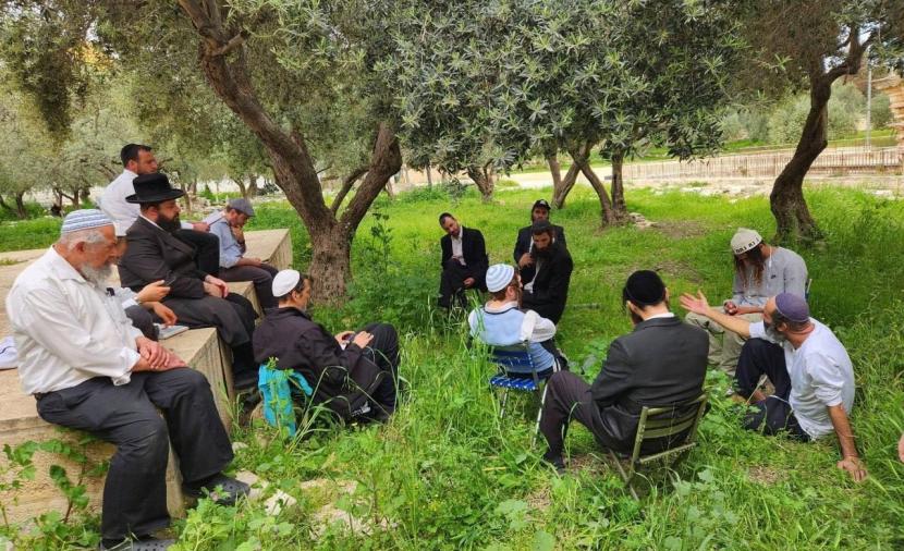 157 مستوطنًا يقتحمون الأقصى ويُدنسون باحاته