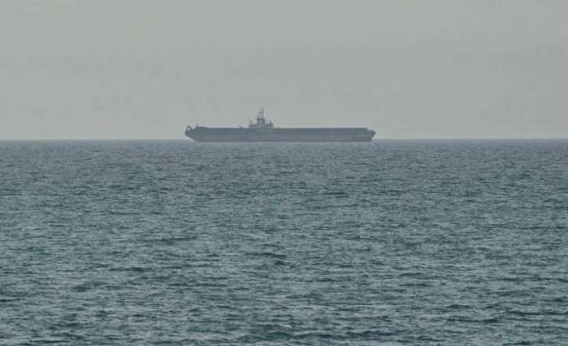 سفينة شحن وناقلة نفط تعبران هرمز إلى الخليج رغم الحصار الأمريكي