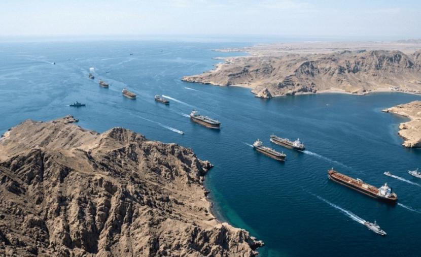 إيران تؤكد تمسكها بإدارة مضيق هرمز وتحذر من أي تصعيد
