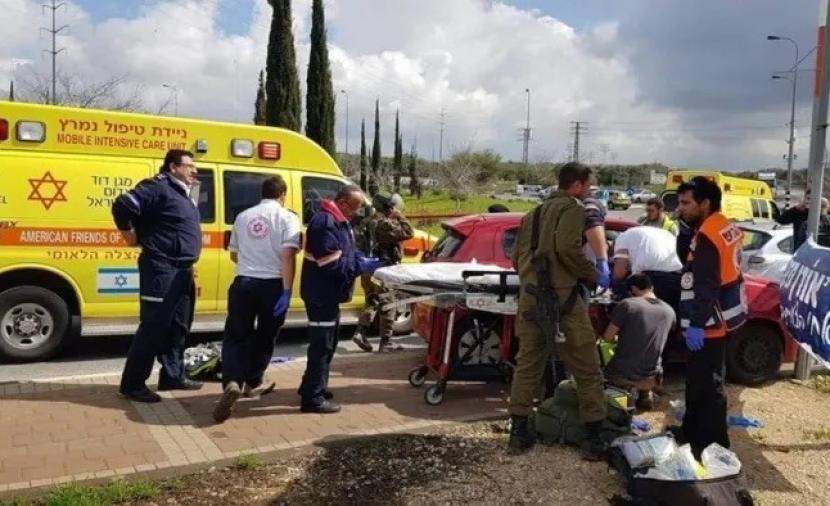 إصابة مستوطنان بمسيرة مفخخة لـ"حزب الله" وإطلاق دفعة صاروخية نحو حيفا