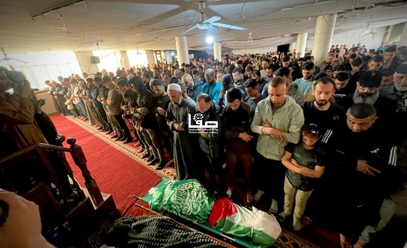 تشييع مهيب للقائد العام لكتائب القسام عز الدين الحداد وعائلته بغزة