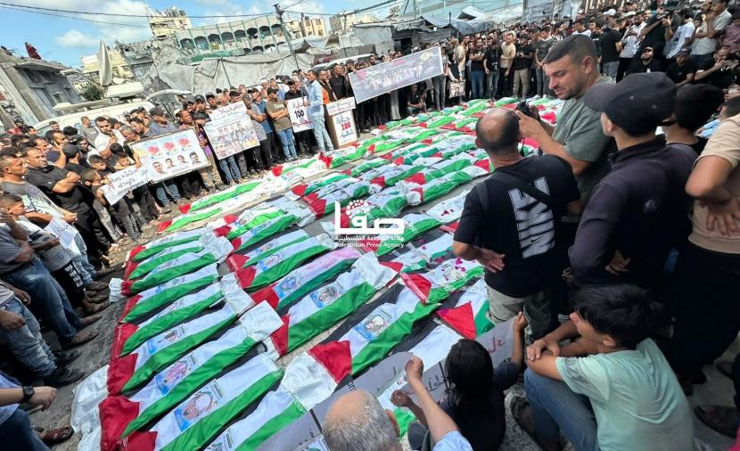 تشييع 100 شهيد بينهم 70 طفلاً بعد انتشالهم من تحت الركام بغزة