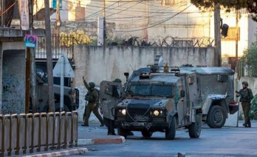 الاحتلال يعتدي على فتى خلال اقتحام نابلس