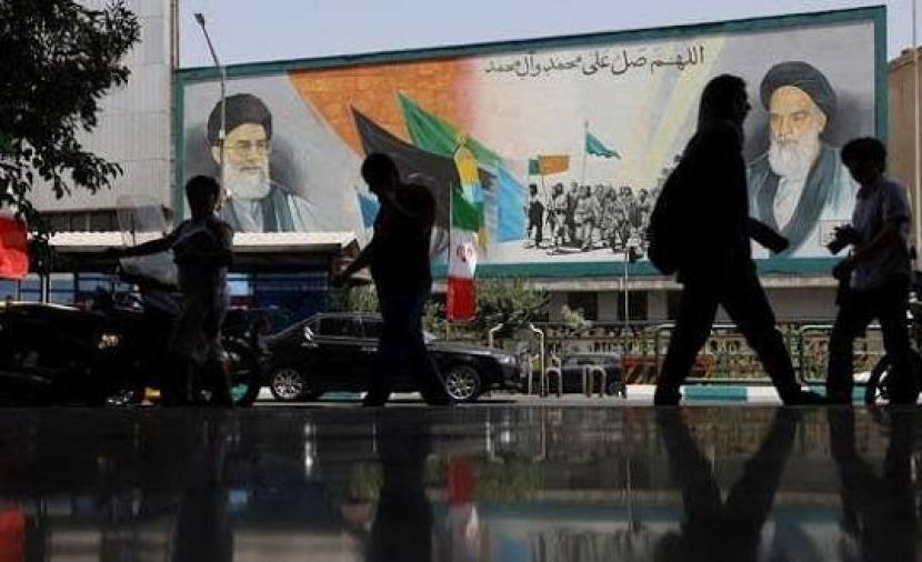 إيران تتمسك بالدبلوماسية وتلوح بمفاجآت بعد رفض "ترامب" مقترح هرمز