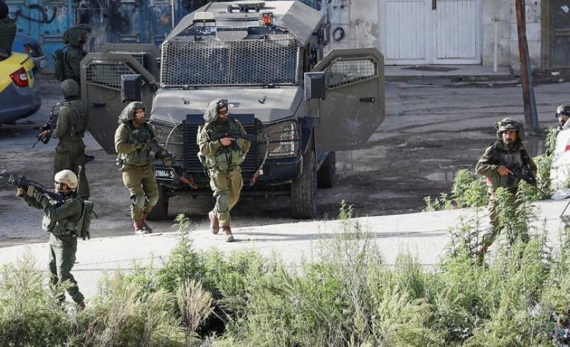 قوات الاحتلال تداهم منازل في بيت عور التحتا غرب رام الله
