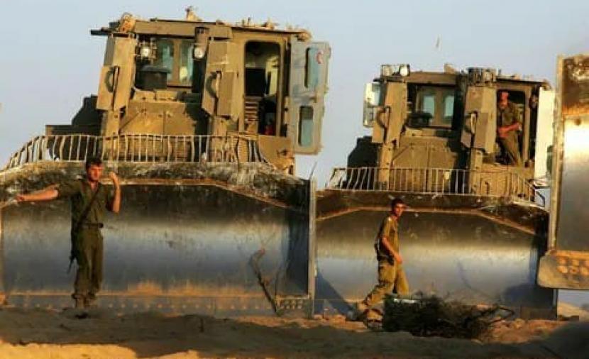 دعوى قضائية ضد مجندة إسرائيلية بلندن جرّفت مخزن قمح بغزة