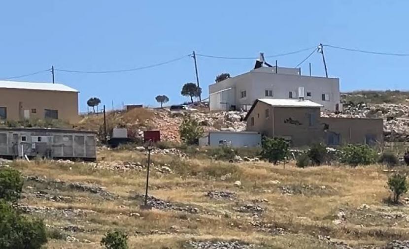 مستوطنون يهاجمون منزلًا في المسعودية شمال غرب نابلس