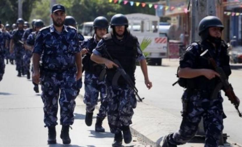 الداخلية بغزة تنعى الشهيد فؤاد الغولة وتدين استهداف الاحتلال للشرطة