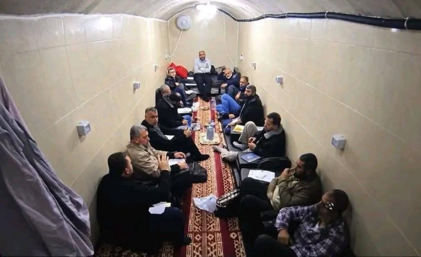 تفاعل واسع مع كشف تفاصيل عن مسيرة القائد الضيف واستحضار قادة المقاومة