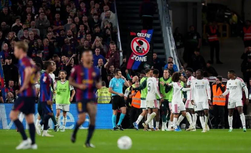 ريال مدريد يعود بالفوز من أرض برشلونة