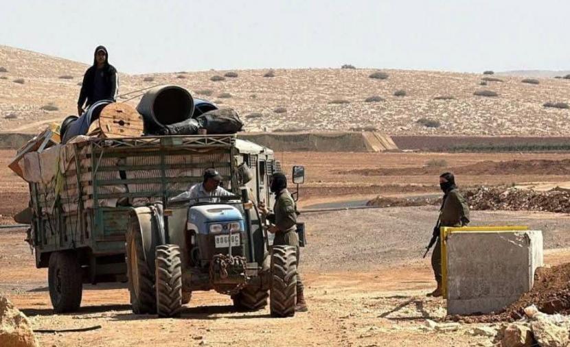 الاحتلال يواصل حصار "الرأس الأحمر" في الأغوار الشمالية منذ 25 يومًا