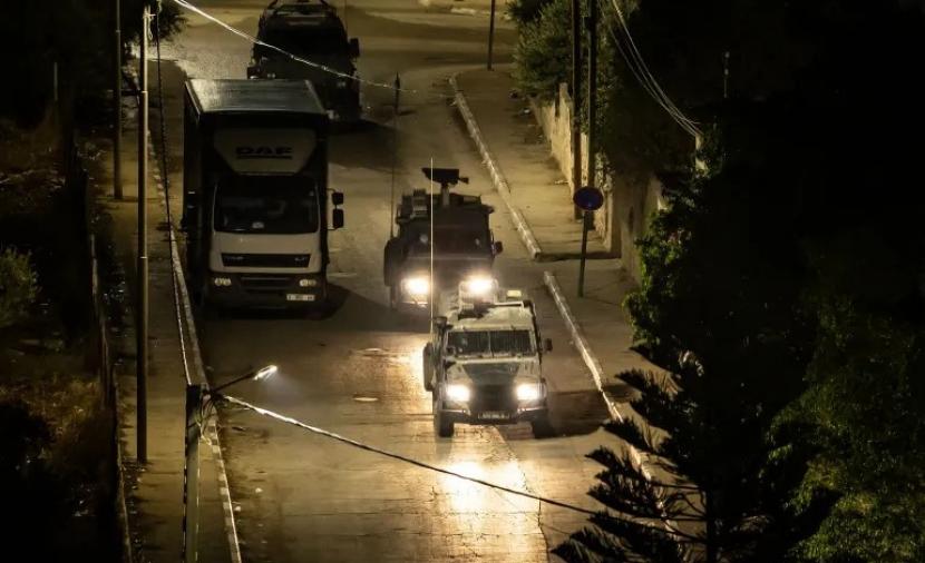 الاحتلال يعتقل جريحًا ويحوّل منزلًا إلى ثكنة عسكرية في سلفيت