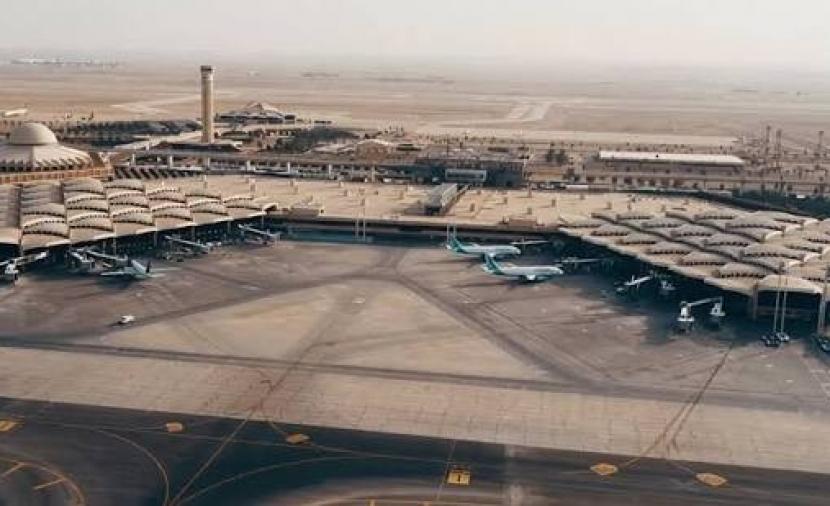 مقتل شخص وإصابة آخرين بهجوم على مطار بالرياض