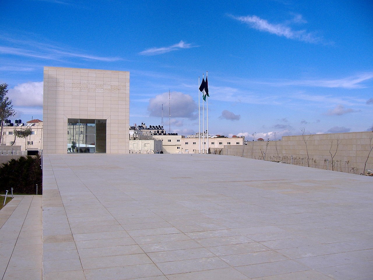 1280px-Mausoleo_Arafat_(Muqata,_Ramallah)_01.jpg