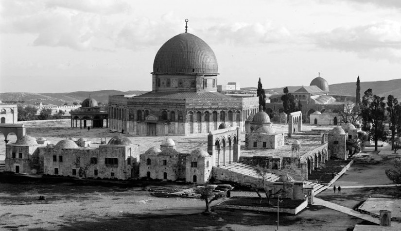 mosque-of-omar-jerusalem-munir-alawi.jpg